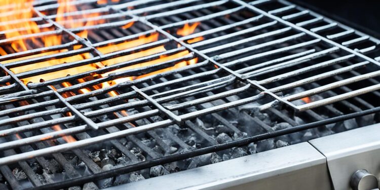 Flammenfänger beim Grillen